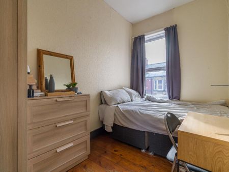 4 bedroom terraced house to rent - Photo 4