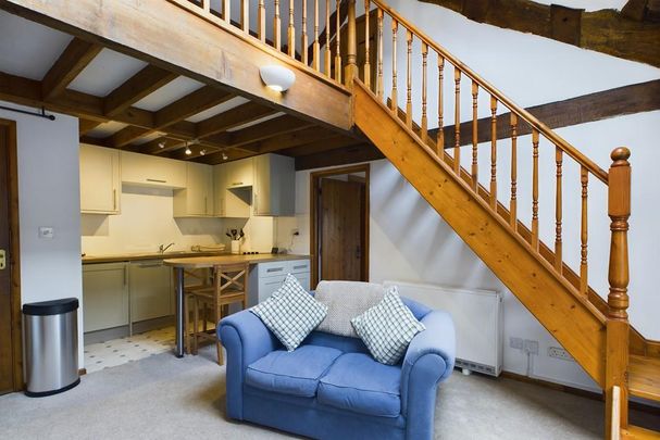 1 bedroom barn conversion to rent - Photo 1