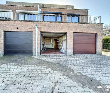 Lichtrijk appartement met garage en tuinstrook - Photo 2