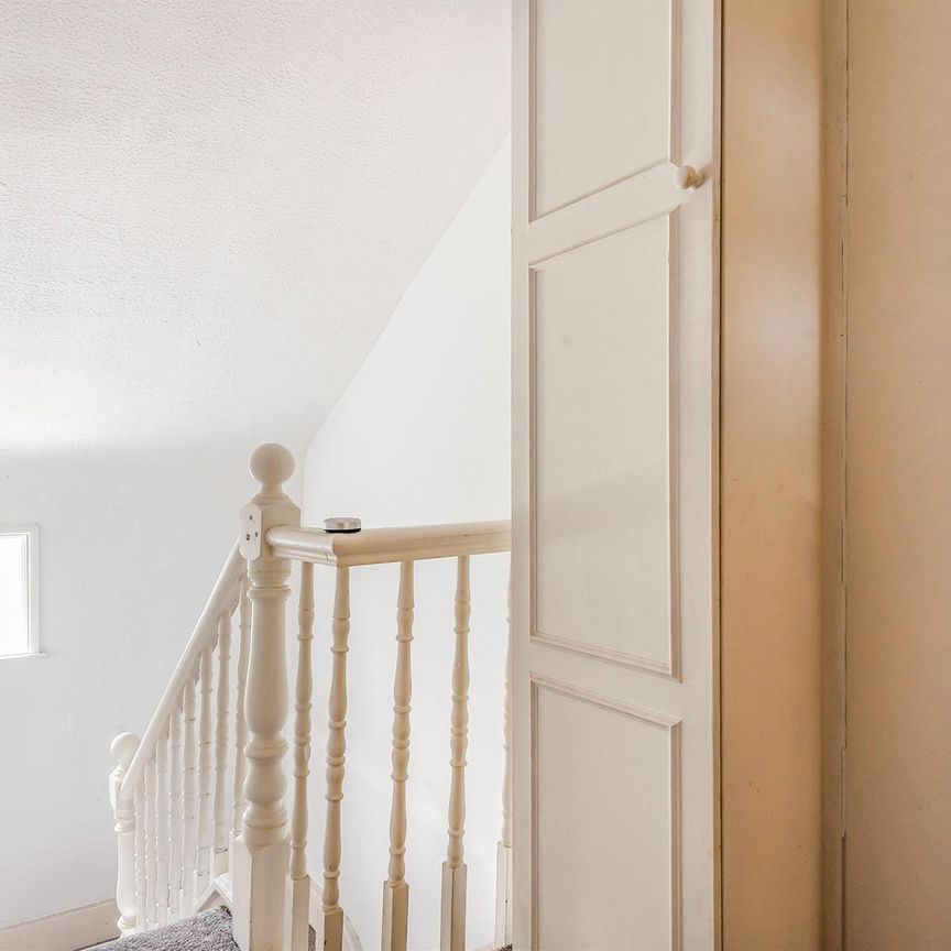 Thornton Avenue, London - Photo 1