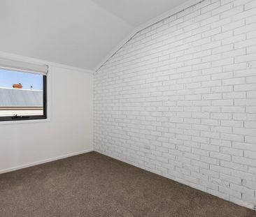 Central Geelong, Renovated Townhouse - Photo 2