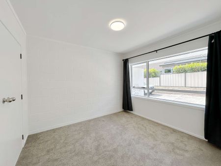 This renovated one bedroom unit is ready for you to move in - Photo 3