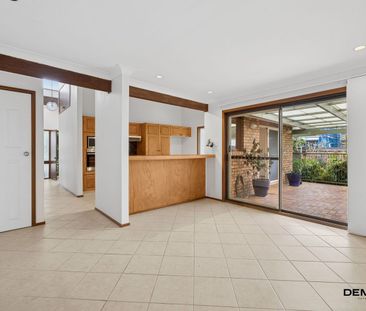 Timeless design. Corner position. Poolside living done right. - Photo 5