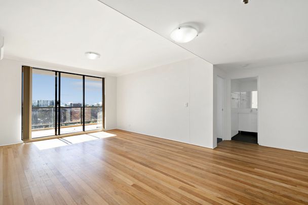 Modern 2 Bedroom Security Apartment - Photo 1