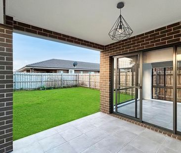 Modern 4 bedroom home - Photo 5