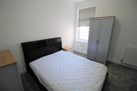 House - Terraced For Rent Fawcett Road, Southsea - Photo 2