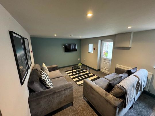 Cobden Terrace (ROOM 5), Farnley, Leeds - Photo 1