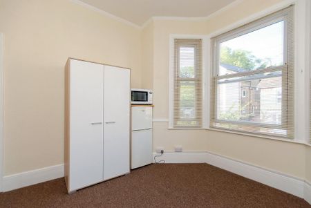 Studio to rent - Photo 3