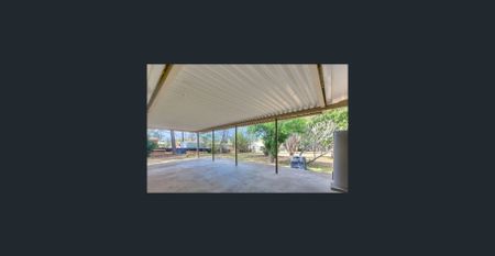 Living in a peaceful solid brick house set on a generous 1.01ha block - Photo 3