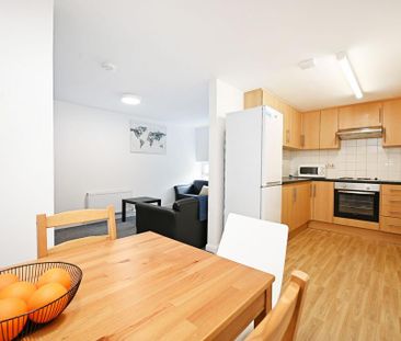 3 bedroom flat to rent - Photo 2