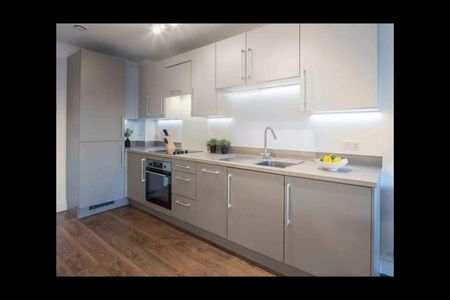 Studio Flat, Barking Wharf Square, IG11 - Photo 2