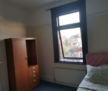 Room in a Shared House, Ashgrove Road, IG3 - Photo 5