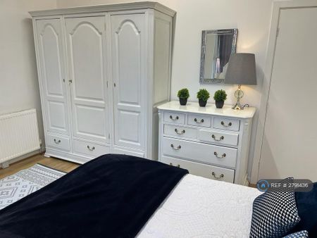 1 bedroom in a house share to rent - Photo 5