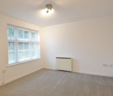 Viner Close, WALTON-ON-THAMES, KT12 - Photo 2
