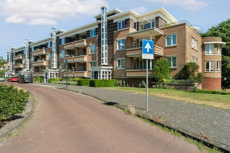Appartement te koop: Floris Arntzeniusplein 11 2597 SP Den Haag - Photo 2