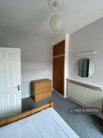 4 bedroom terraced house to rent - Photo 4