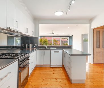 1 Watsonia Street, Oakleigh VIC 3166 - House For Rent | Domain - Photo 3