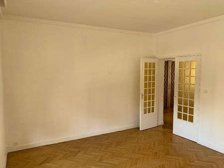 Appartement 3 pièces 85m2 MARSEILLE 8EME 1 476 euros - Photo 2