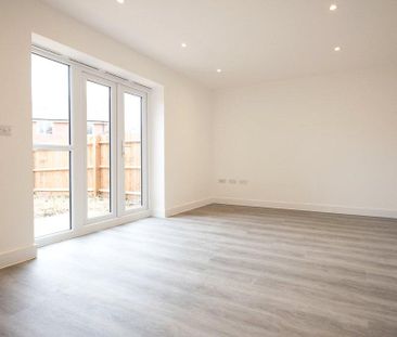 3 bedroom semi-detached house to rent - Photo 1