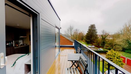 Premium Plus Penthouse Studio with a Balcony - Photo 2