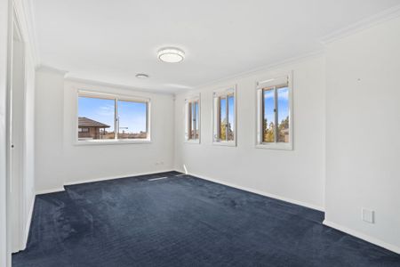 Stunning 4 Bedroom Family Home - Photo 5