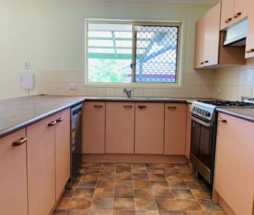 Spacious Family Living in Prime Runcorn Location - Photo 5