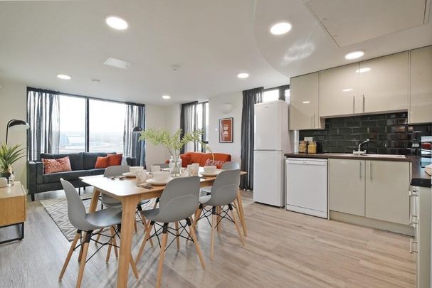 5 bedroom flat to rent - Photo 1