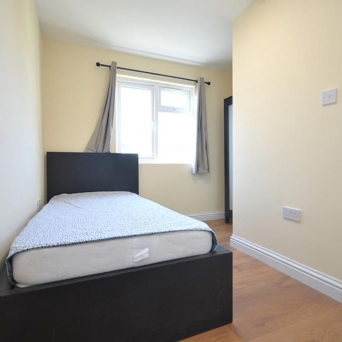 1 bedroom in a house share to rent - Photo 1