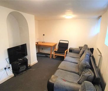 6 bedroom end of terrace house to rent - Photo 1