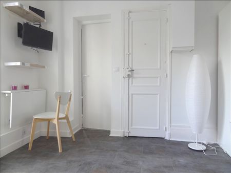 Location Appartement LEVALLOIS PERRET - - Photo 2