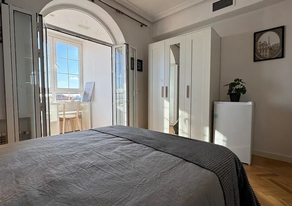 Calle de Tribaldos, Madrid, Community of Madrid 28043