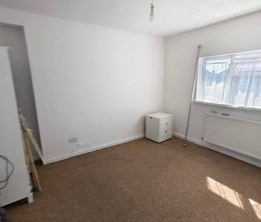 3 Bed Terraced House, Whatley Avenue, SW20 - Photo 4