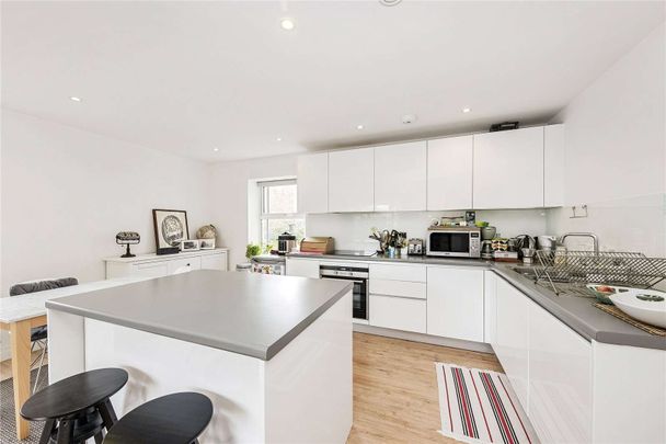 *3D Virtual Tour Available* Fantastic two bedroom apartment set in an impressive new gated development in Shepherds Bush. - Photo 1