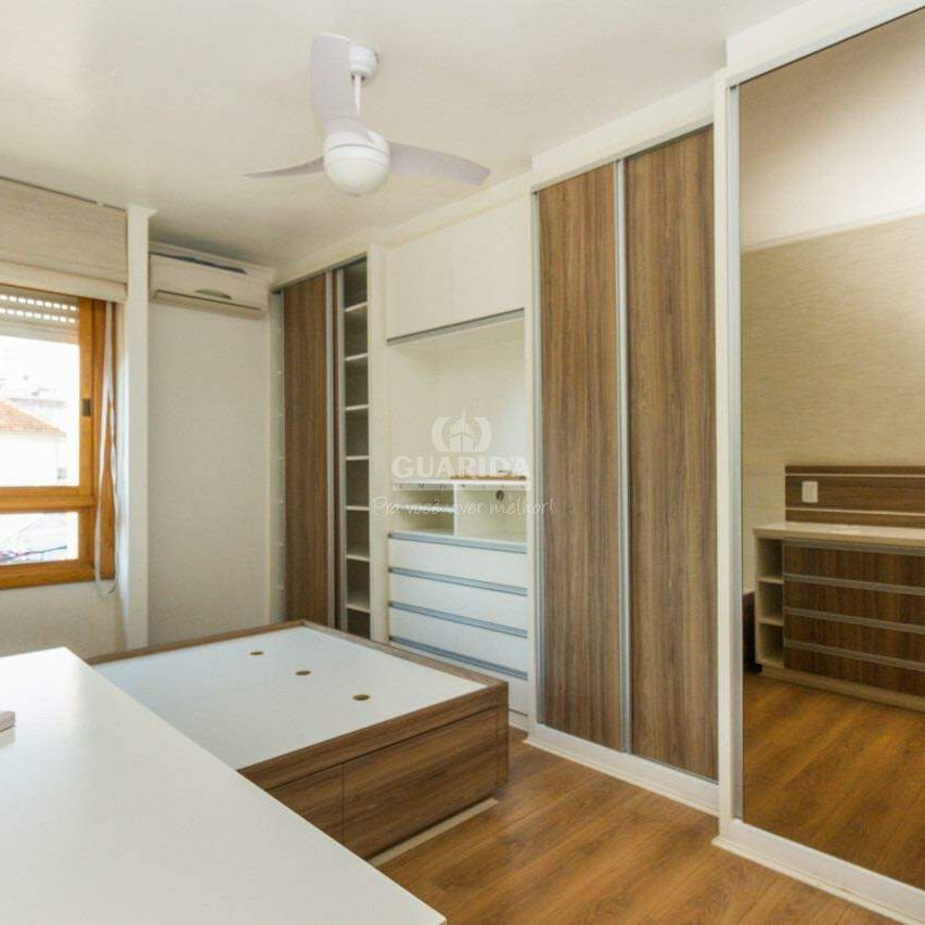 Apartamento mobiliado de 2 dormitórios no bairro Petrópolis, com VAGA COBERTA - COD: 4505 - Photo 1