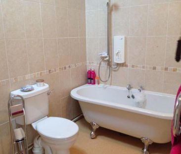 2 bedroom terraced house to rent - Photo 6