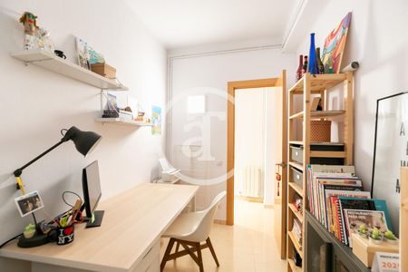 Piso de alquiler en Carrer de Rosalia de Castro, El Baix Guinardó - Photo 2