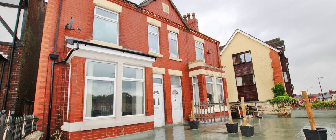 Wigan Road Room 5 - Photo 1