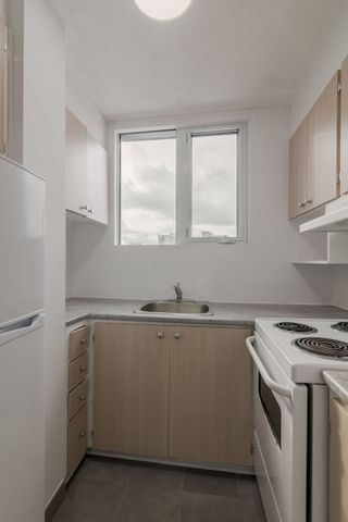 1975 Maisonneuve Blvd West - Photo 2