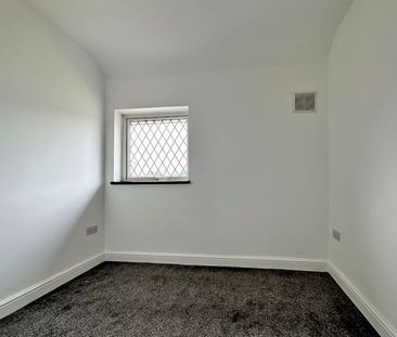 Kelvin Place Beechdale Estate, Walsall - Photo 2