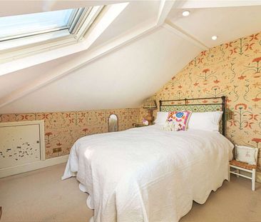 An exceptional four bedroom family home arranged over three beautif... - Photo 3