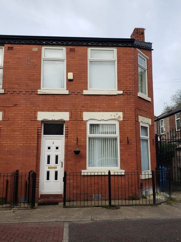 4 Bed End Terrace, Monart Rd, M9 - Photo 2
