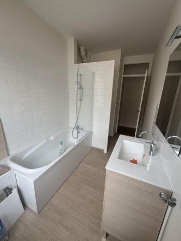 Location Appartement 3 pièces 66m² LE CREUSOT 71200 - Photo 3
