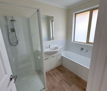 Neat and tidy three bedroom home. - Photo 6