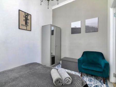 1 Bed Flat, Castletown Road, W14 - Photo 4