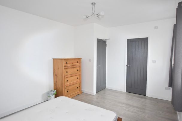 Room 2 - 1 Riverside Studios Riverside Close Whitley, Coventry, CV3 4AT - BILLS INCLUDED ENSUITE HOUSE SHARE - Photo 1