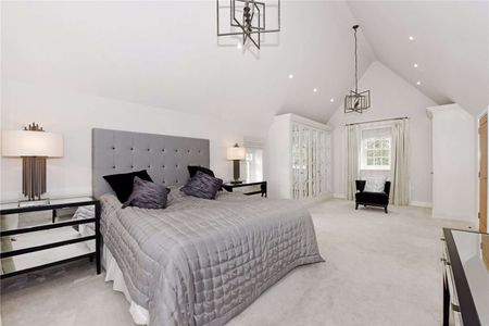 Stunning detached home which is finished to a high standard throughout - Photo 5