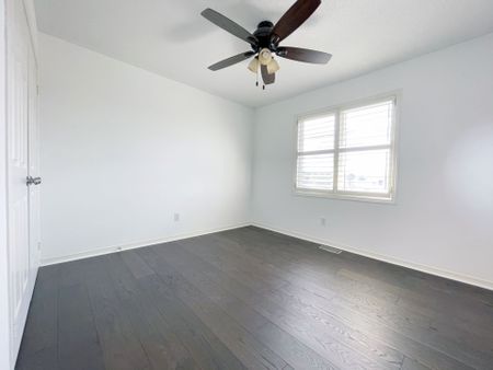 For Lease - 86 Chapman Court, Aurora, Ontario - Photo 2