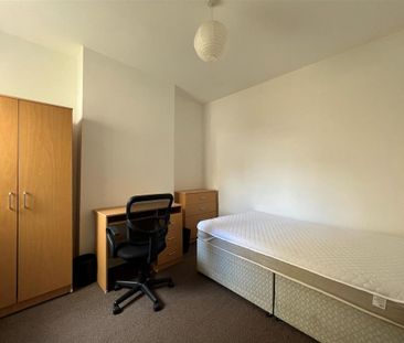 4 bedroom terraced house to rent - Photo 4