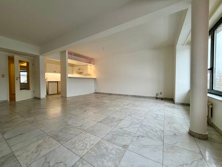 Zeer ruim, twee slaapkamer appartement nabij station - Foto 3