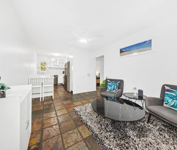 City Views & Lifestyle Convenience in the Heart of Greenslopes - Photo 3